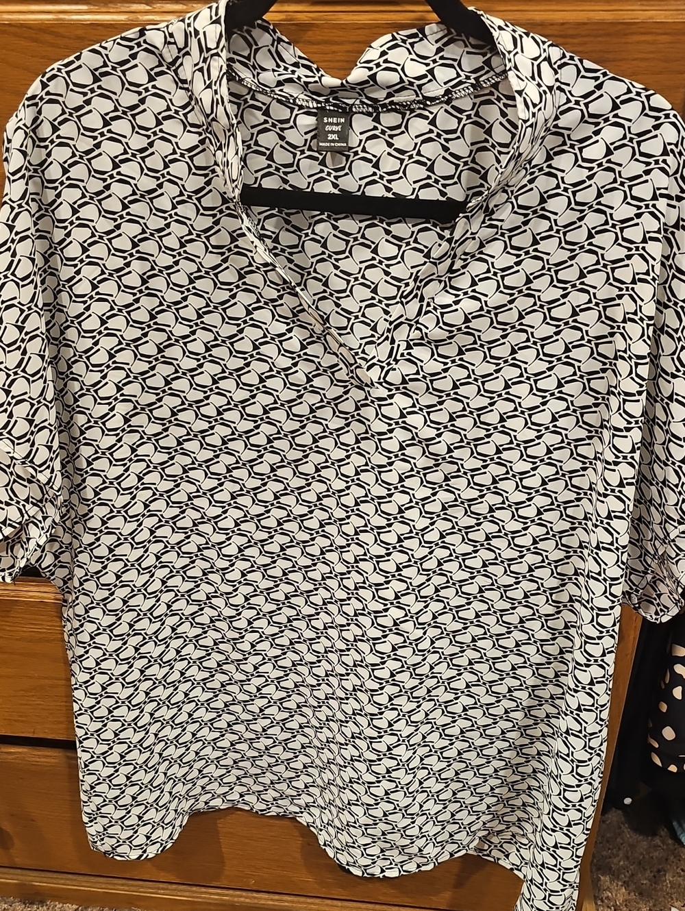SHEIN Black and White Geometric V-Neck Blouse